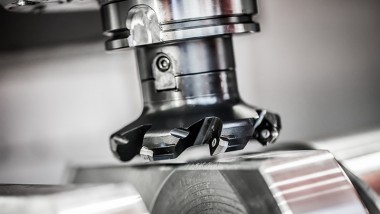 What are the differences between CNC machining and conventional machining?